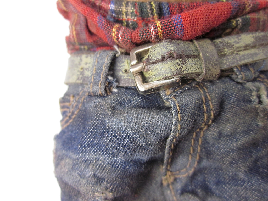 Walking-Dead-Michonne-Pet-Zombies-ThreeZero-Figure-Review-Red-Belt-Closeup